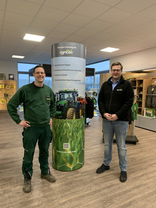Florian Schönfeld, AMS-Spezialist bei LVB-Steinbrink GmbH, und Timo Roehl, Fachberater Niedersachsen der Agricon GmbH Florian Schönfeld, AMS-Spezialist bei LVB-Steinbrink GmbH, und Timo Roehl, Fachberater Niedersachsen der Agricon GmbH